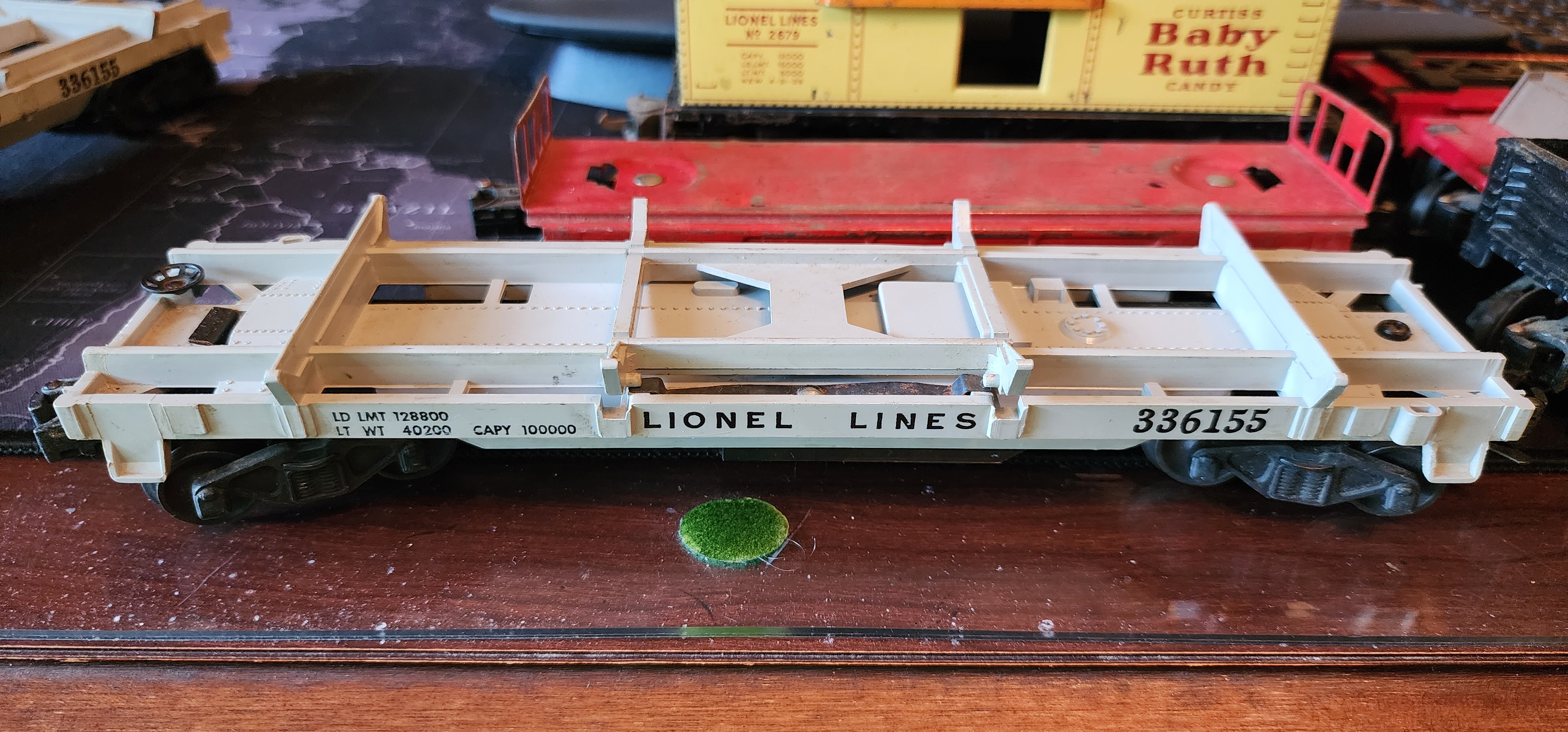 Lionel 336155 Flatcar with Trailer Brackets