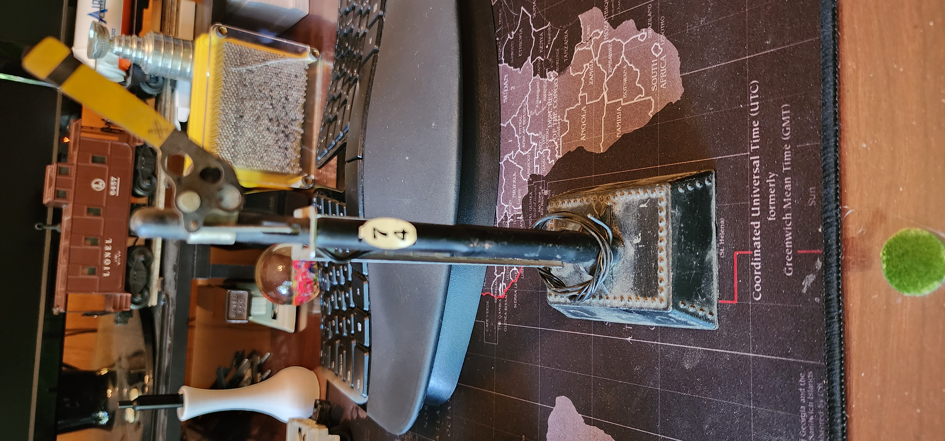 Lionel Vintage Train Signal with Red and Green Light