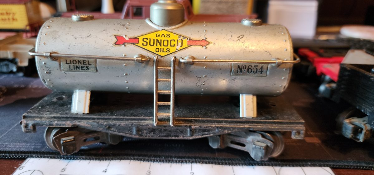 Lionel Sunoco Oil Tank Car No. 654